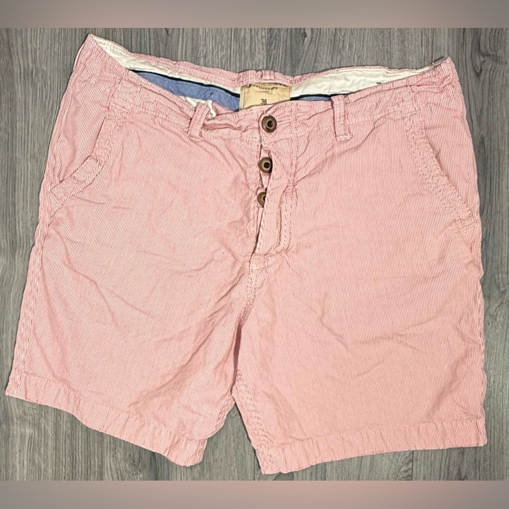 Hollister Men’s Red/White Striped Button-Up Shorts Preppy Y2K Sz 36 (measure 38)